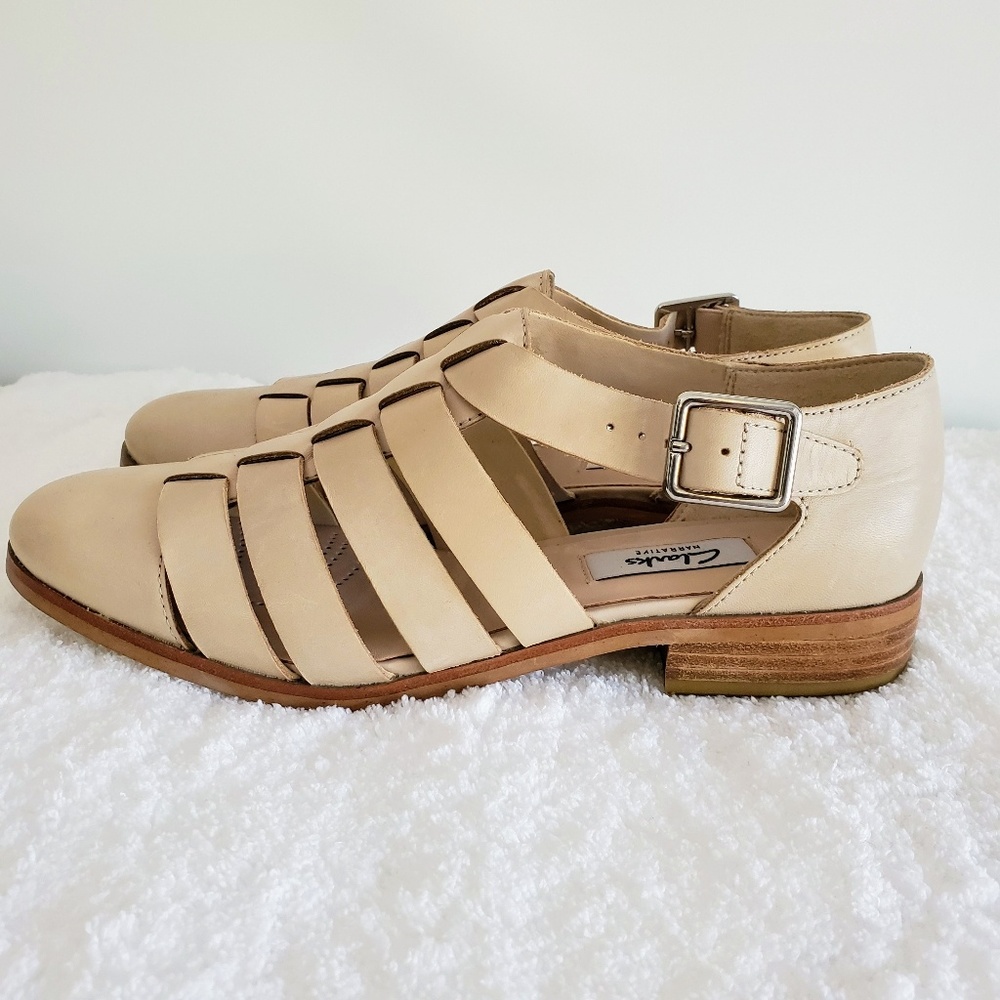 Clarks tan flat shoes Soze 6.5